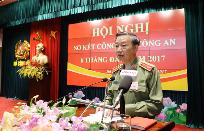Thượng tướng Tô Lâm, Ủy viên Bộ Chính trị, Bí thư Đảng ủy CATW, Bộ trưởng Bộ Công an phát biểu khai mạc Hội nghị.
