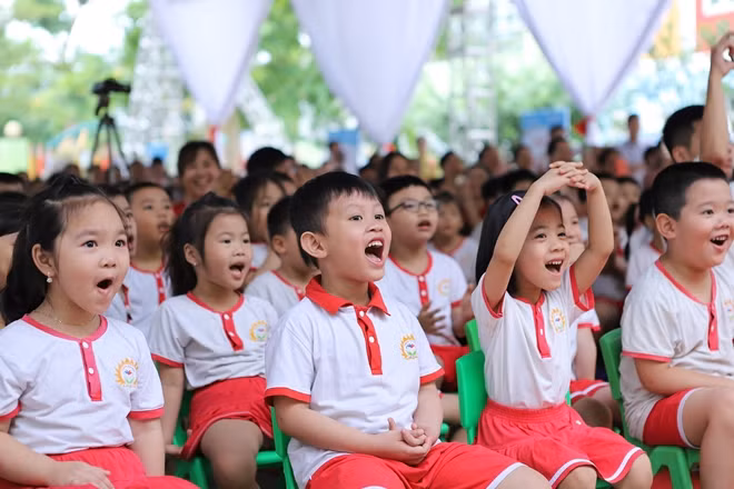 Các nhà sản xuất sữa nên quan tâm bổ sung thêm nhiều vi chất quan trọng vào sản phẩm sữa để góp phần cải thiện thể trạng người Việt.