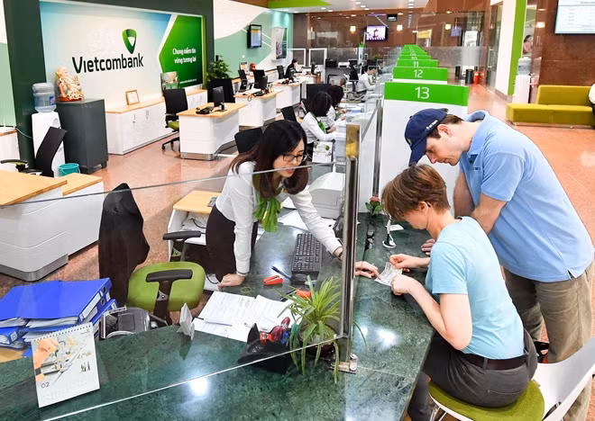 Hoạt động giao dịch tại Vietcombank.