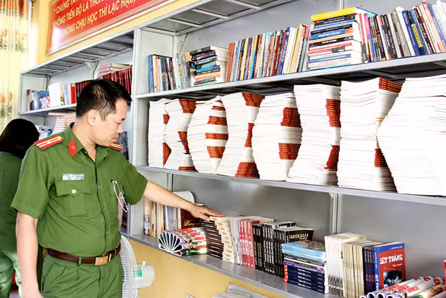 Ngoài việc đọc sách, báo được bày trí tại đây…