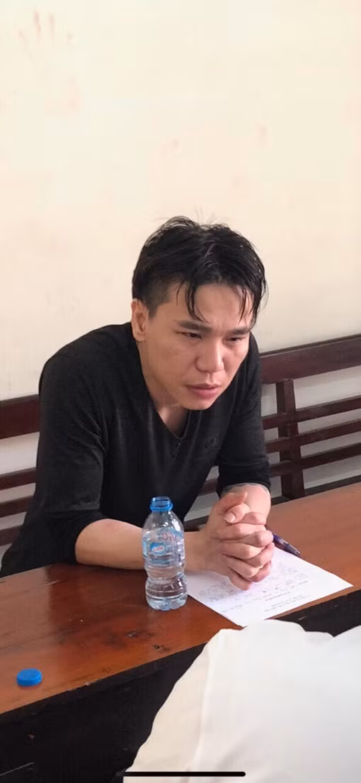 Ca sỹ Châu Việt Cường bị ảo giác tưởng cô gái 9x là "bà cô tổ"
