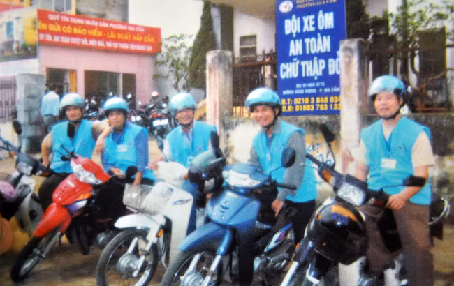 Các thành viên của Đội xe ôm nhân đạo. Các thành viên của Đội xe ôm nhân đạo.