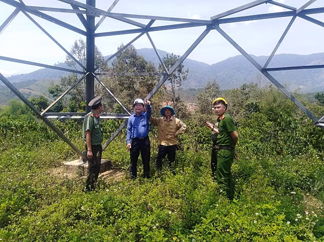 Cơ quan chức năng kiểm tra an ninh, an toàn đường dây 500kV