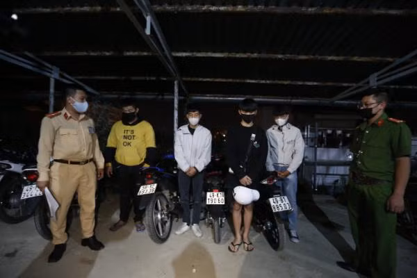 Nhóm thanh niên đua xe trái phép bị Công an bắt giữ