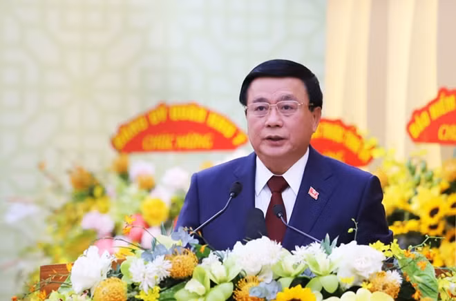 Đồng chí Nguyễn Xuân Thắng, Bí thư Trung ương Đảng, Giám đốc Học viện Chính trị quốc gia Hồ Chí Minh, Chủ tịch Hội đồng Lý luận Trung ương phát biểu chỉ đạo đại hội