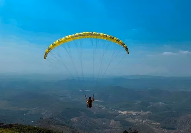 Mặc dù chưa được cấp phép nhưng doanh nghiệp đã tổ chức bán tour dù lượn trên không