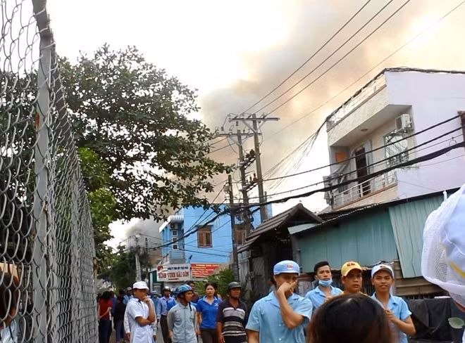 Công nhân trong xưởng sản xuất thực phẩm chay đã thoát ra ngoài an toàn