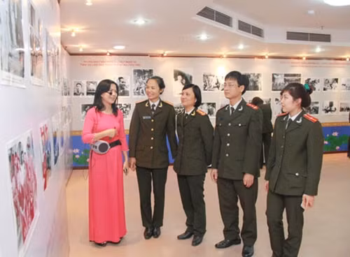 Các thế hệ cán bộ, chiến sĩ CAND luôn học tập và noi gương đồng chí cố Bộ trưởng Trần Quốc Hoàn.