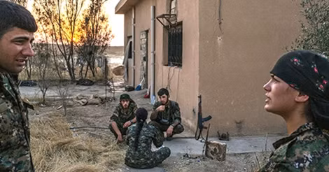 Các chiến binh người Kurd ở thành phố Hasaka, Syria, tháng 8-2015.