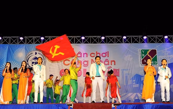 Xây dựng và nâng cao đời sống văn hóa tinh thần cho công nhân lao động là nhiệm vụ vừa cấp bách, vừa lâu dài.
