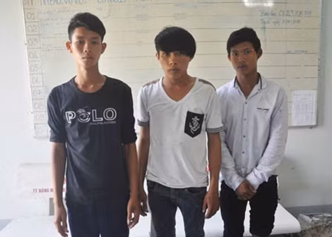 Các đối tượng (từ trái sang phải Tý, Trân, Trí) trong vụ đập xe cứu thương .
