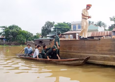 Tổ chức tuyên truyền đến từng chủ ghe tàu.