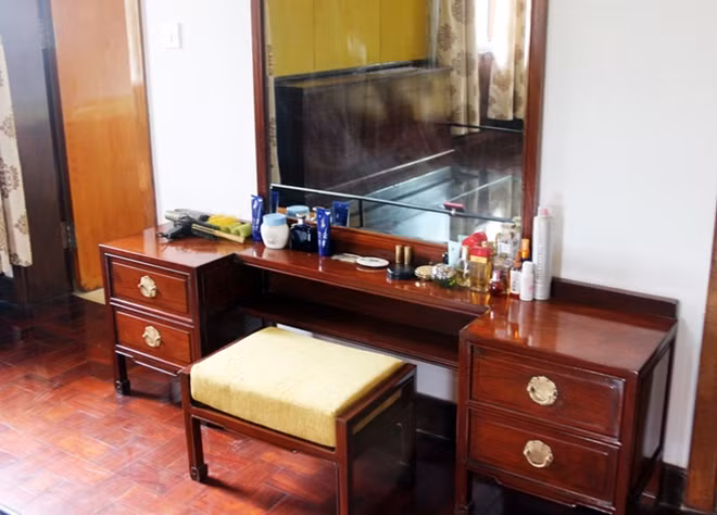 Bàn trang điểm của bà Mai Anh.