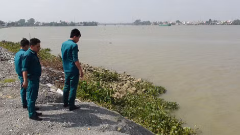 Khu vực phát hiện ra xác người đàn ông mắc vào lưới đánh cá. Khu vực phát hiện ra xác người đàn ông mắc vào lưới đánh cá.