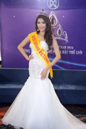 Đương kim Hoa khôi áo dài – Lan Khuê