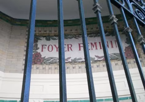 “Cư xá Đàn bà” (Foyer Feminin).
