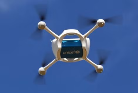 Drone của Unicef có thể chứa hộp đựng mẫu máu khô nặng đến 1kg.