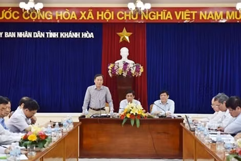 Đại diện tỉnh Khánh Hòa công bố dịch.