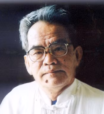 Hoàng Phủ Ngọc Tường.