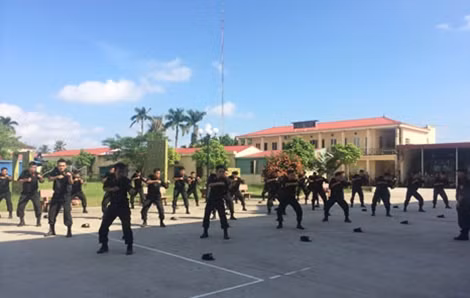Một buổi tập luyện võ thuật tại Tiểu đoàn.