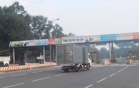 Trạm thu phí Tân Lập thuộc dự án BOT đường ĐT741 đặt tại xã Tân Lập, huyện Đồng Phú tăng phí hơn 50% từ ngày 1/9/2014 trong khi đoạn đường này nhiều nơi rất xấu. Trạm thu phí Tân Lập thuộc dự án BOT đường ĐT741 đặt tại xã Tân Lập, huyện Đồng Phú tăng phí hơn 50% từ ngày 1/9/2014 trong khi đoạn đường này nhiều nơi rất xấu.
