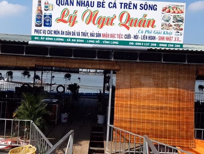 Bè cá hoạt động kinh doanh ăn uống nhưng chưa được cấp phép.