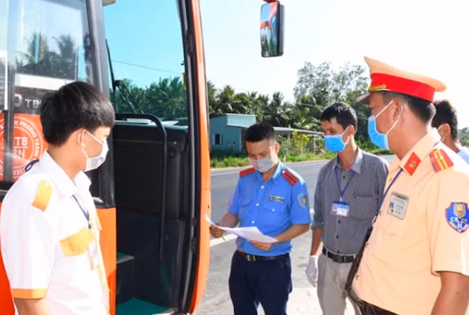 Đến nay, tỉnh Trà Vinh chưa ghi nhận trường hợp nào mắc COVID-19. Công an tỉnh Trà Vinh đã thành lập 4 chốt kiểm tra y tế tại các cửa ngõ vào tỉnh, kiểm soát chặt chẽ tình hình đi lại của người dân để phòng dịch bệnh.