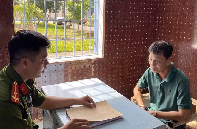 Hòa tại cơ quan điều tra.