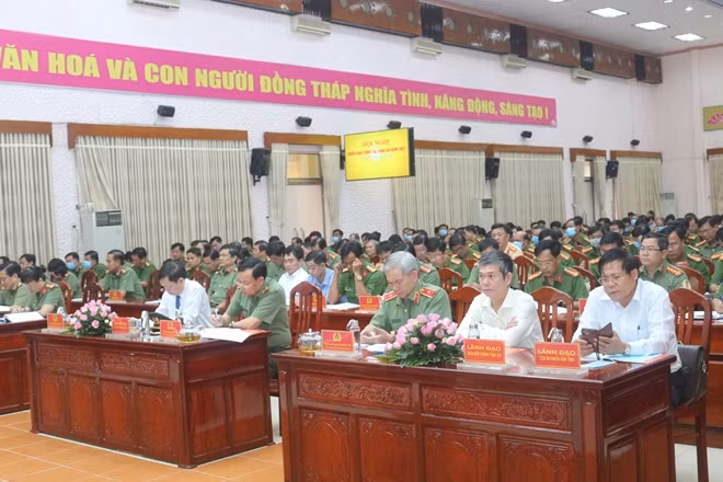 Các đại biểu dự hội nghị triển khai công tác.