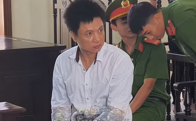 Sơn tại phiên tòa.