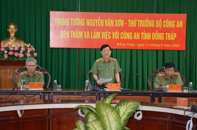 Thứ trưởng Nguyễn Văn Sơn phát biểu chỉ đạo tại Công an tỉnh Đồng Tháp.