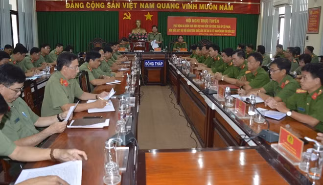 Đại tá Nguyễn Văn Hiểu, Giám đốc Công an tỉnh Đồng Tháp yêu cầu lãnh đạo Công an các đơn vị, địa phương triển khai đồng bộ các biện pháp nghiệp vụ, chủ động tấn công trấn áp mạnh mẽ các loại tội phạm.
