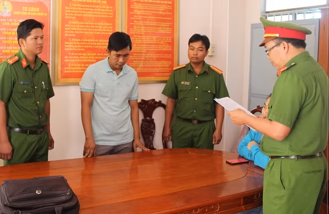 Một "cò đất" trục lợi chính sách ở Trà Vinh bị khởi tố bắt tạm giam.
