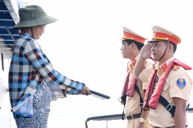 Từ đầu năm 2020 đến nay, Cảnh sát giao thông còn đẩy mạnh công tác tuần tra kiểm soát, xử lý hành vi vi phạm trên 1.500 cuộc, phát hiện hơn 1.000 trường hợp vi phạm.
