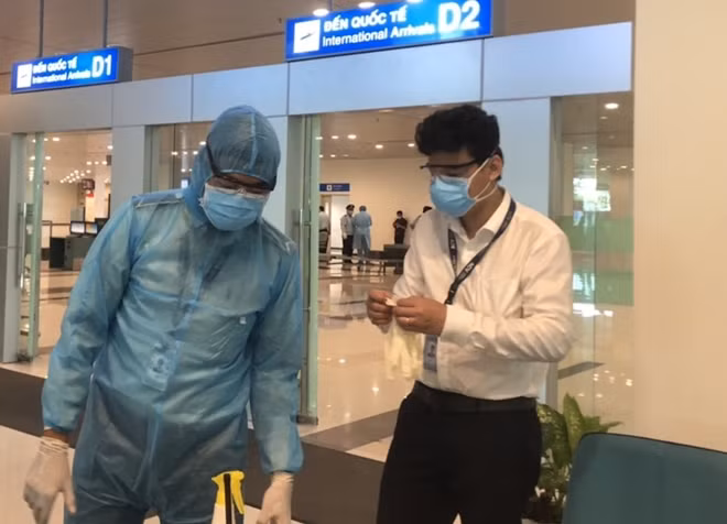 Công tác kiểm tra y tế được thực hiện chặt chẽ tại sân bay Cần Thơ.