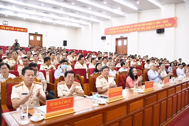 Các đại biểu dự buổi họp mặt kỷ niệm.
