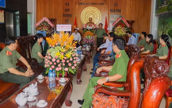 Đại tá Đoàn Minh Lý, Giám đốc Công an tỉnh phát biểu cảm ơn tại buổi gặp mặt.