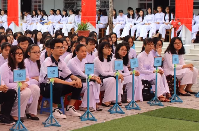 Học sinh trung học phổ thông, học viên giáo dục thường xuyên đi học trở lại vào ngày 2/3.