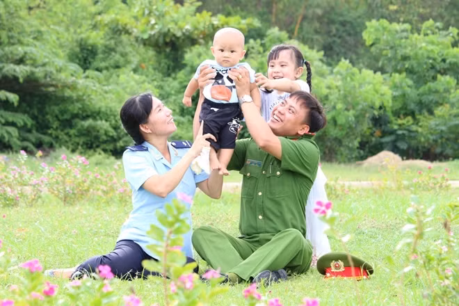 Tác phẩm ảnh “Tổ ấm” của gia đình Thượng úy Nguyễn Trọng Phương.
