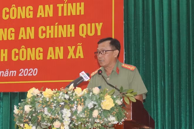 Đại tá Đoàn Minh Lý phát biểu, chỉ đạo công tác đối với cán bộ Công an chính quy tăng cường về xã.