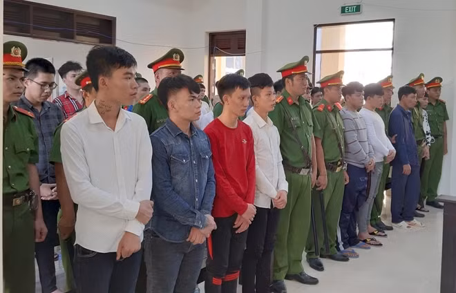 Các bị cáo tại phiên tòa.