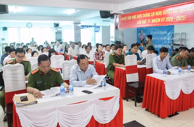 Các đại biểu dự hội nghị.