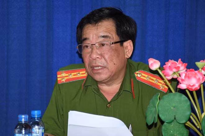 Đại tá Phan Thanh Quân - Phó Giám đốc Công an tỉnh Trà Vinh phát biểu tại hội nghị.