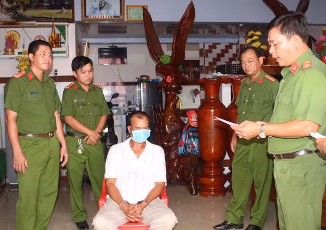 Cơ quan điều tra tiến hành khám xét nơi ở của Kim Anh.