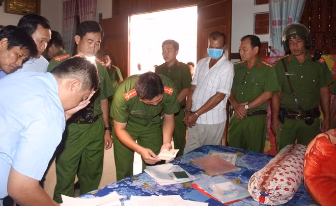Cơ quan điều tra thu giữ nhiều tài liệu liên quan.