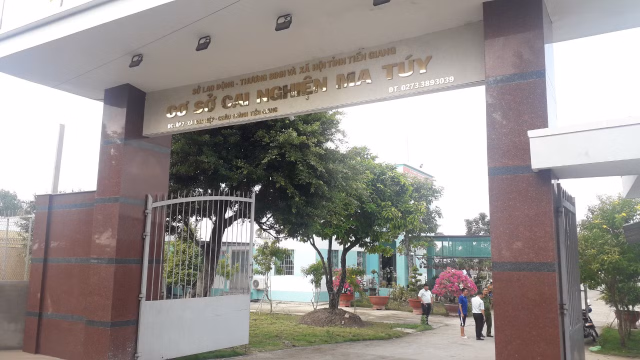 Học viên cai nghiện đánh nhau, 17 người bỏ trốn