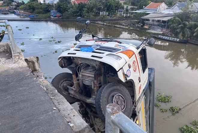 Hiện trường vụ sập cầu Thiên Hộ.