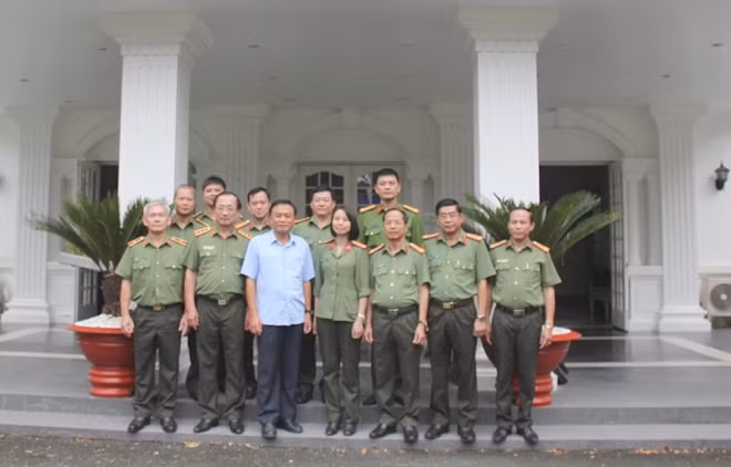 Thứ trưởng Nguyễn Văn Thành cùng đoàn công tác và lãnh đạo UBND tỉnh Đồng Tháp.