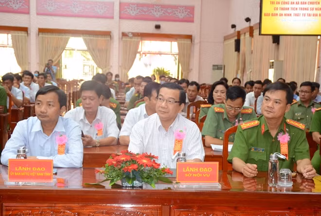 Các đại biểu dự hội nghị.