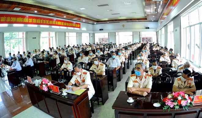 Đại biểu dự gặp mặt 75 năm truyền thống CAND và 15 năm Ngày hội toàn dân bảo vệ an ninh Tổ quốc. Ảnh: Duy Nhựt
